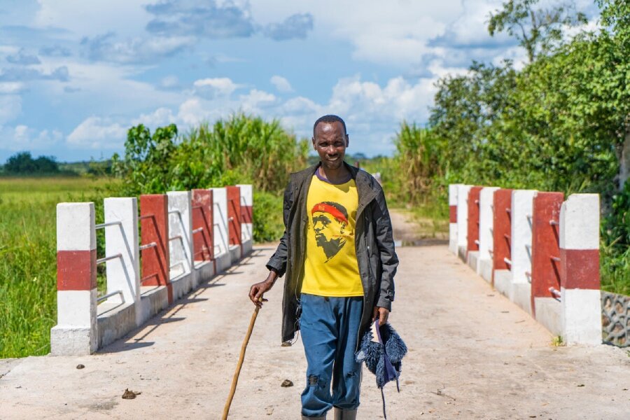 In DRC's Tanganyika province, Eric Mutabazi and his cows can safely cross the treacherous Lwizi river thanks to WFP's bridge rehabilitation. Photo: WFP/Michael Castofas 